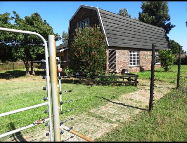 9.30HA FARM FOR SALE IN ZOEKFONTEIN
